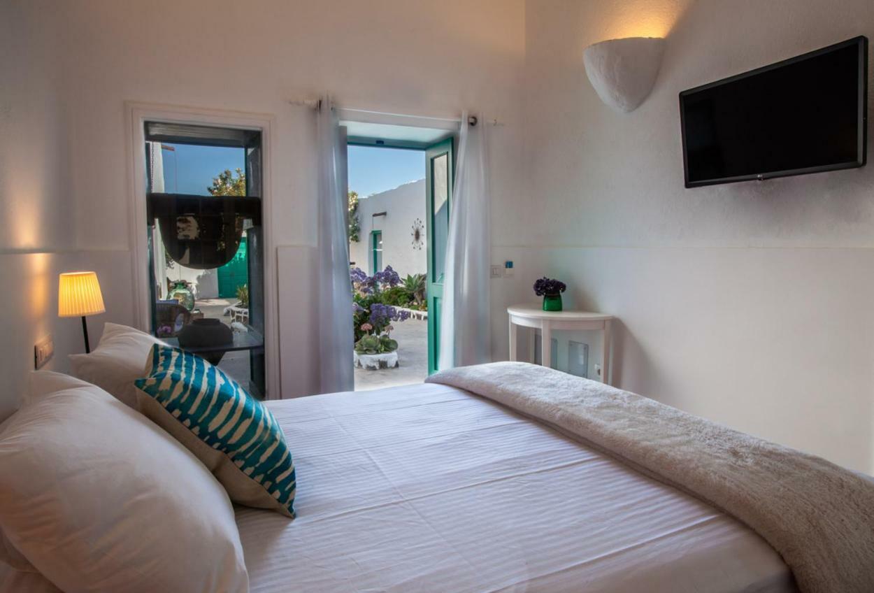 Los Lirios Hotel Rural - Adults Only ติอาส ภายนอก รูปภาพ